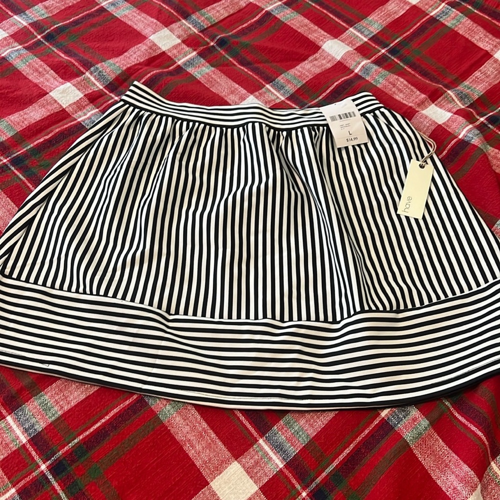 FOREVER 21 Size Large striped two-pattern skirt
